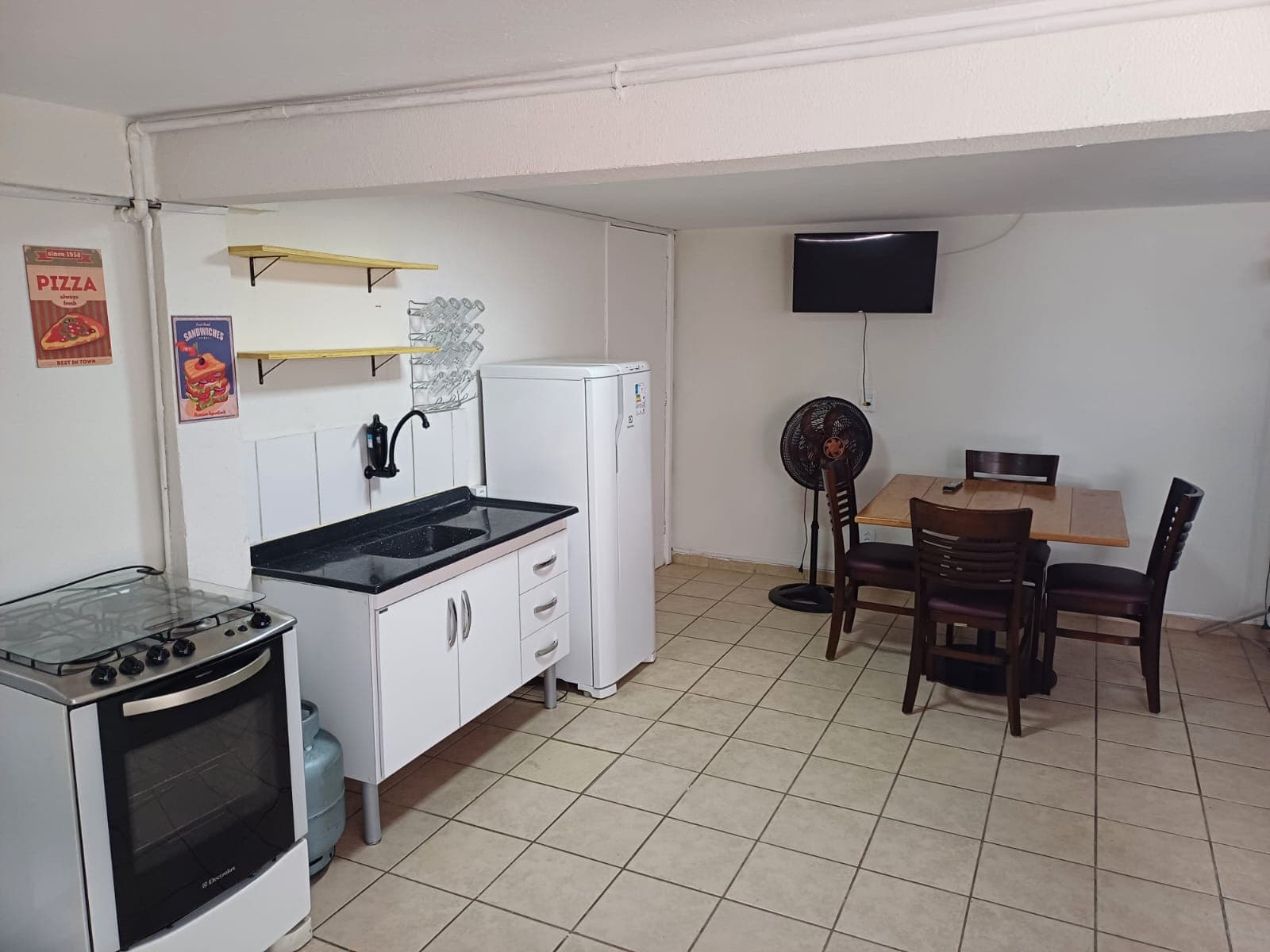 Cozinha integrada à sala de refeições