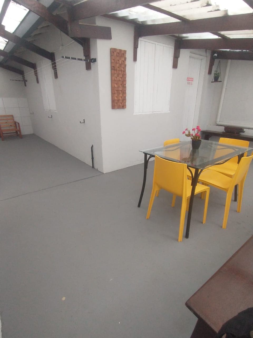 Ambiente interno arejado com boa iluminação natural