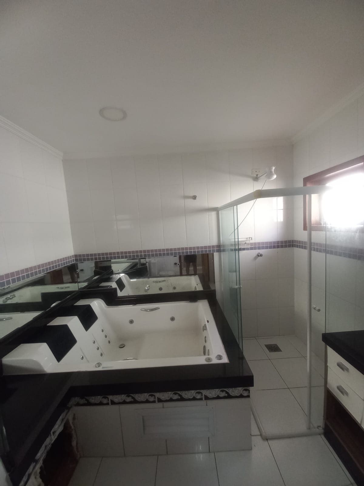 Acesso à escada com iluminação decorativa