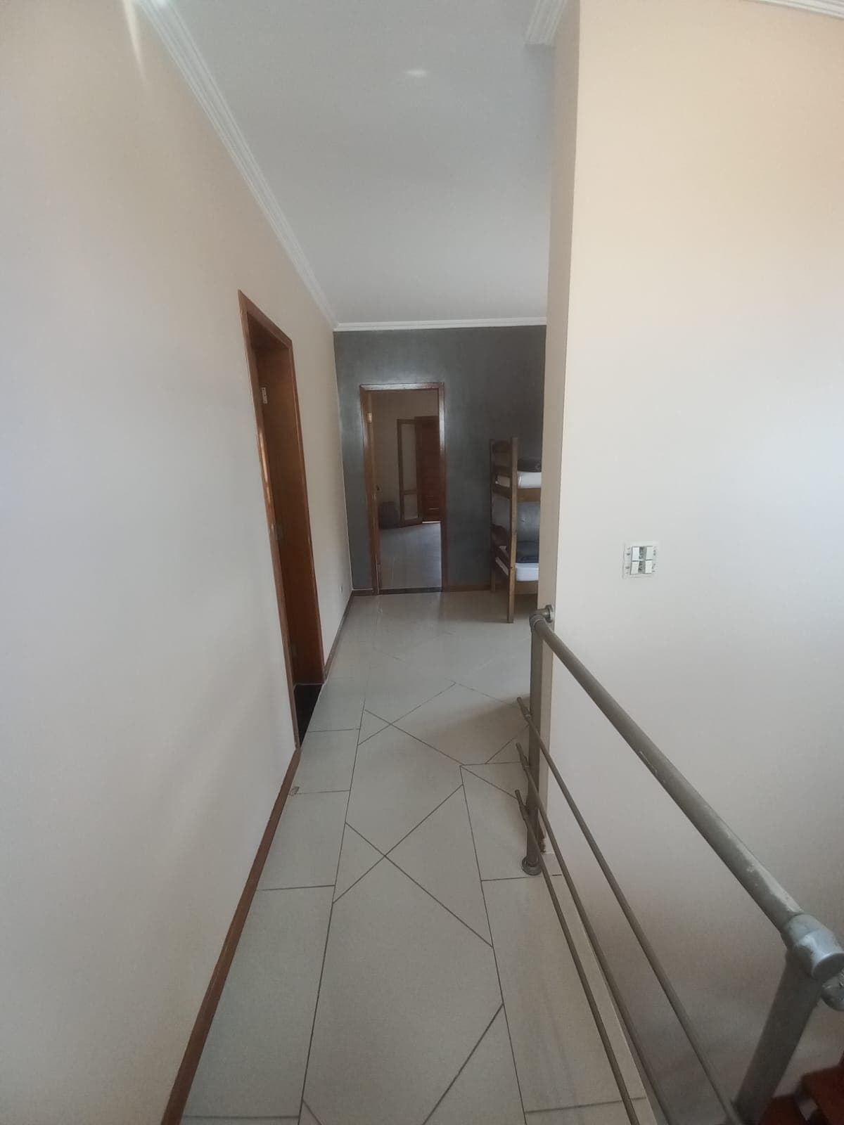 Cozinha moderna com ótimo aproveitamento de espaço