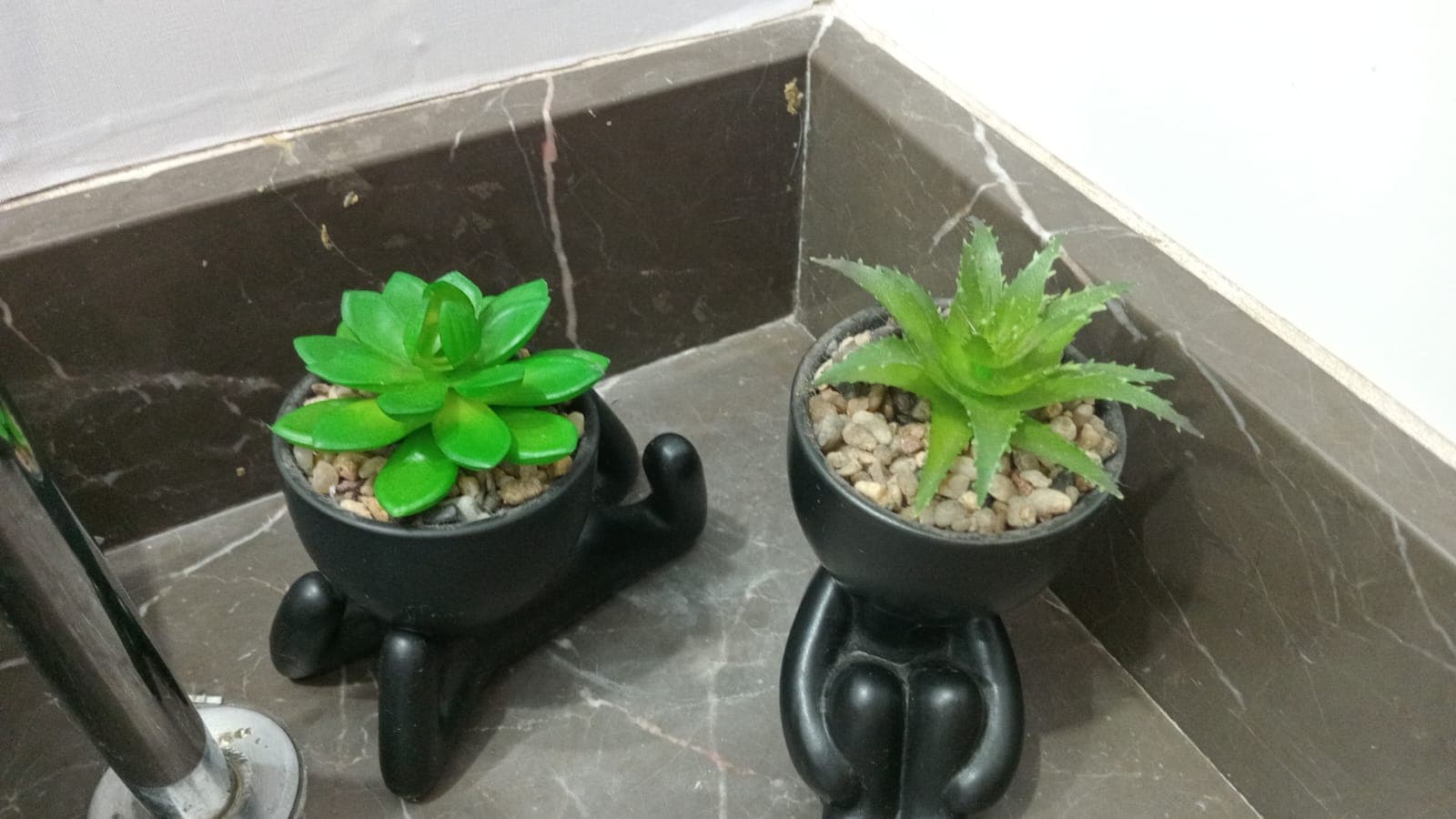 Closet espaçoso e bem organizado