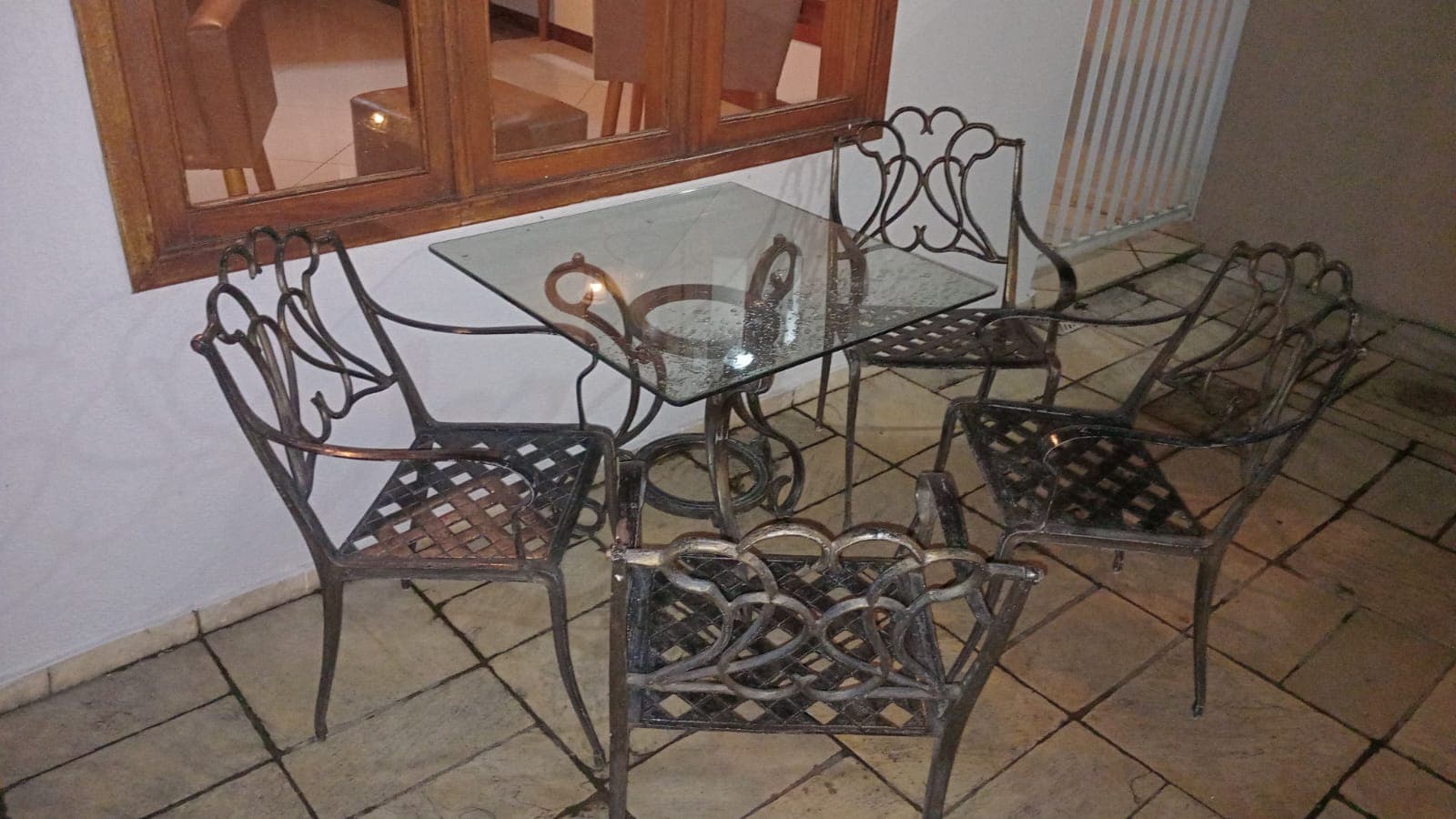 Detalhe decorativo com vaso ornamental