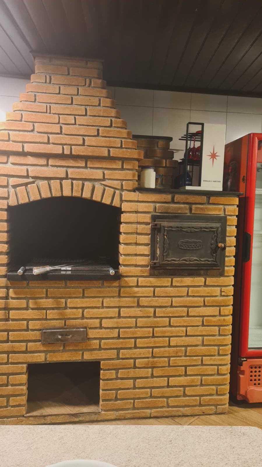 Área gourmet com churrasqueira completa