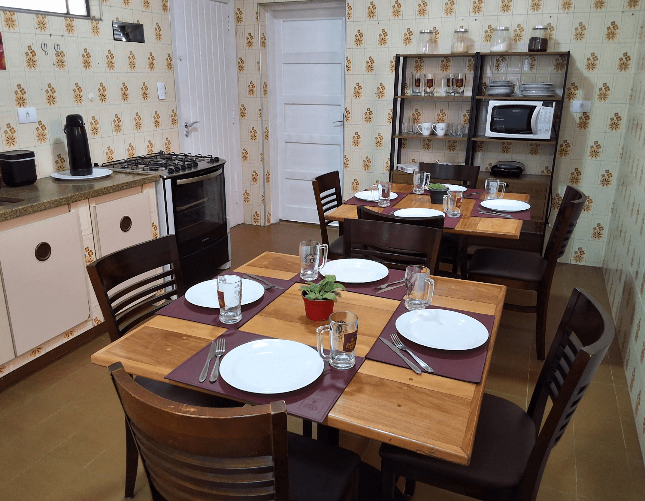 Cozinha moderna com bancada de preparo