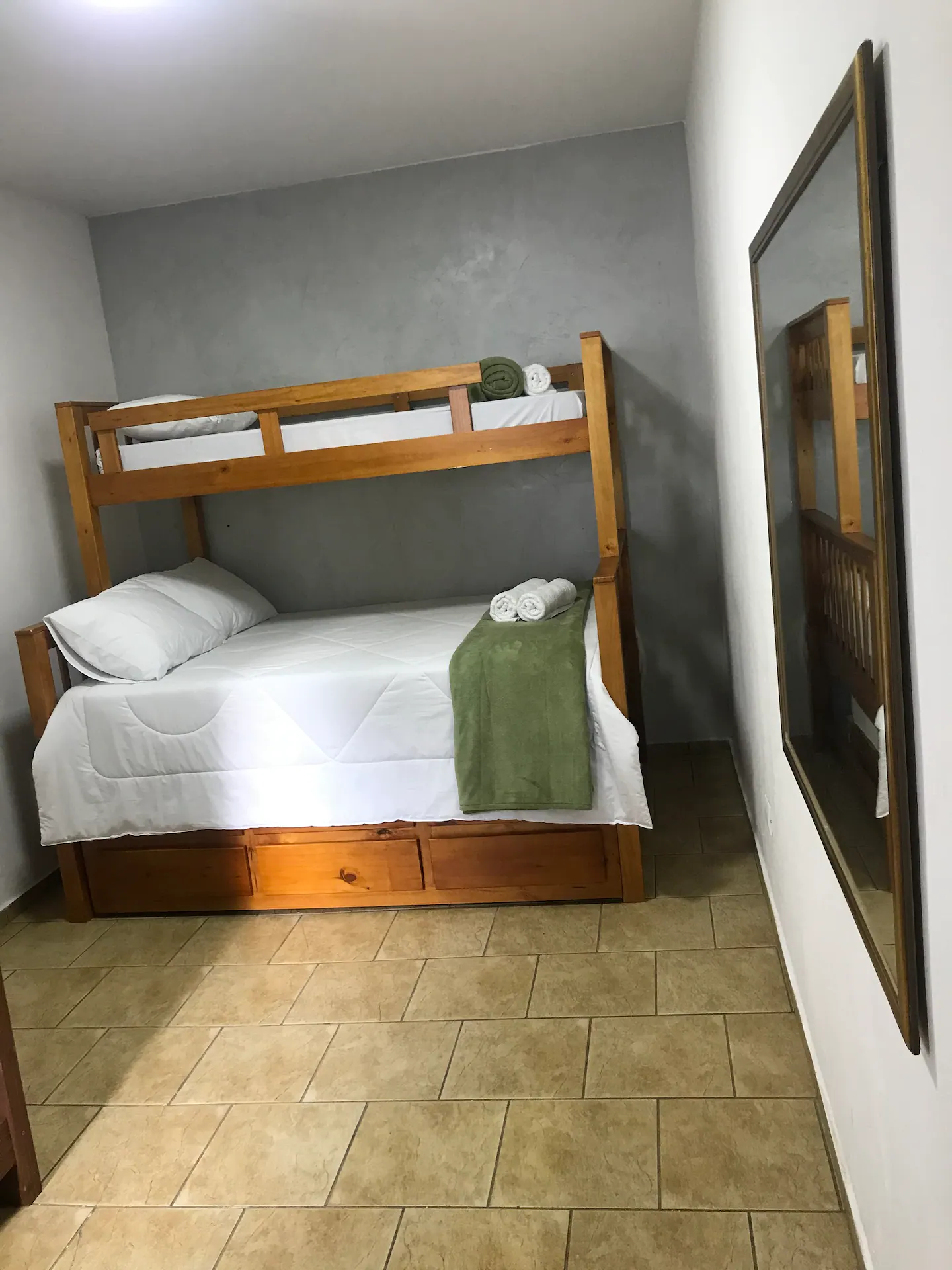 Quarto confortável e acolhedor