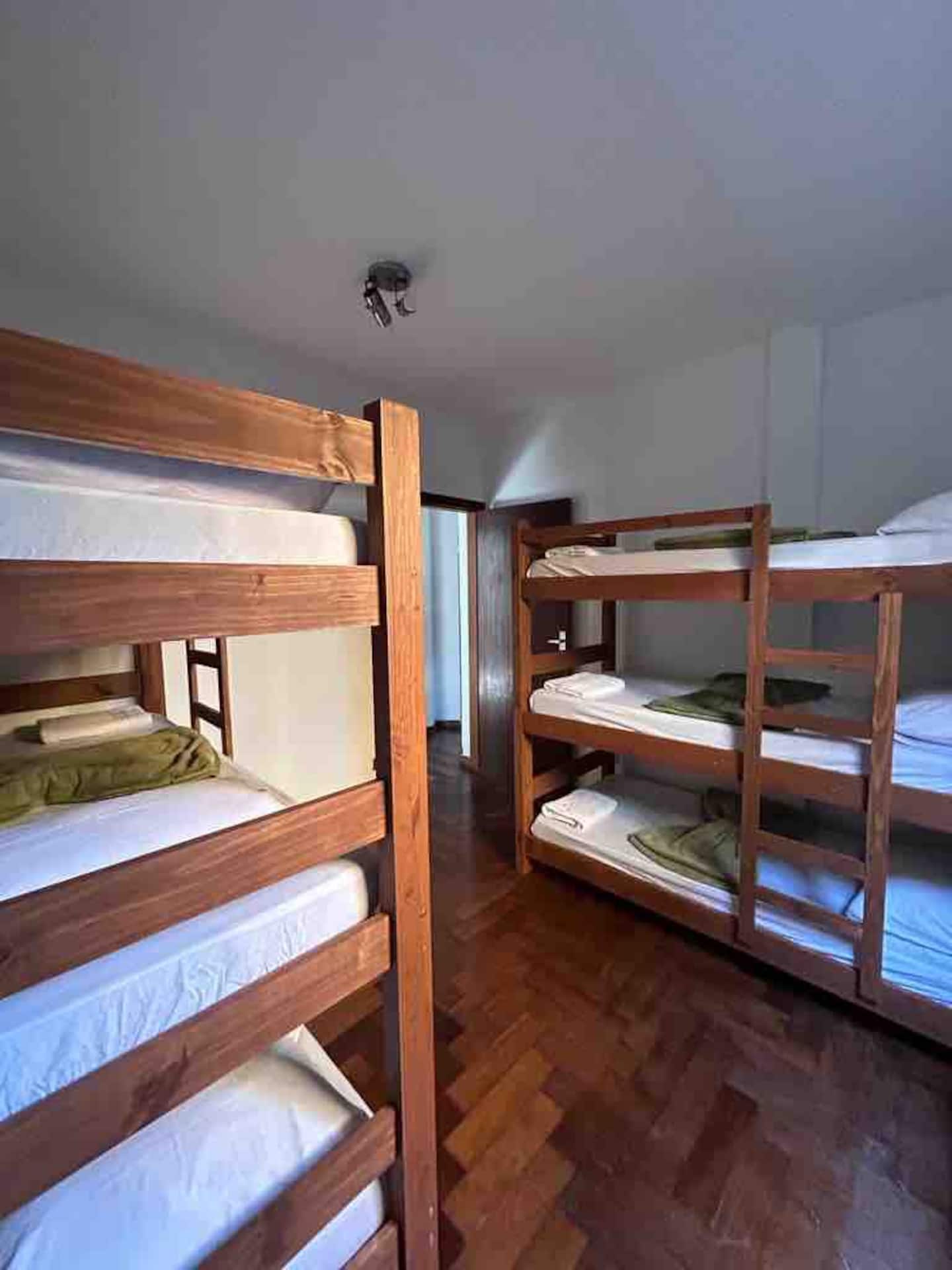 Quarto com beliches
